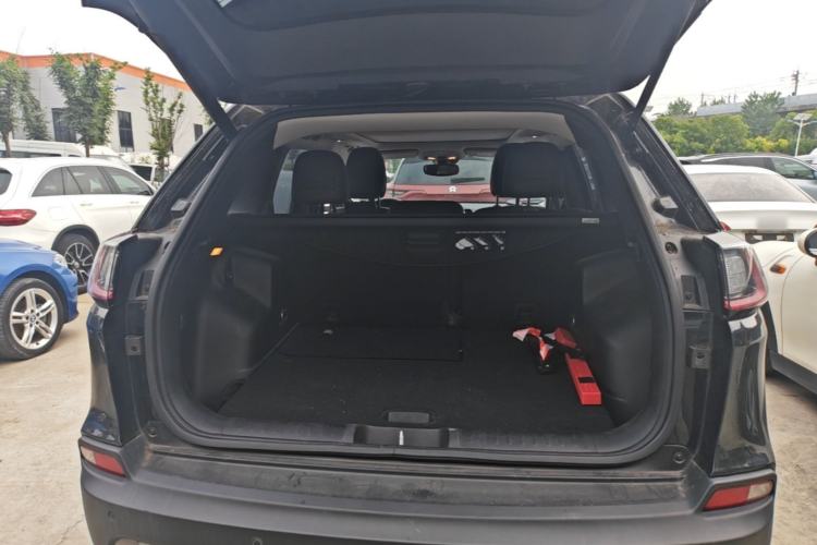 Used Jeep Cherokee 2019 2.0T Four-Wheel Drive Explorer Edition China VI Emission Standard Trunk