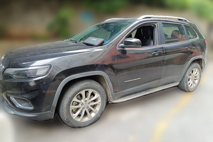 Used Jeep Cherokee 2019 2.0T Two-Wheel Drive Smart Enjoyment Version China VI Guazi used car, China used car export, Used car for sale, Used cars, Cheapest cars for sale