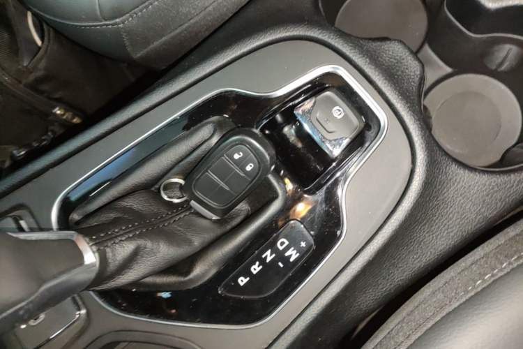 Used Jeep Cherokee 2019 2.0T Two-Wheel Drive Smart Enjoyment Version China VI Vehicle Key