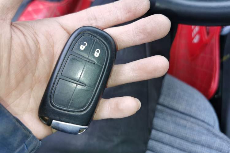 Used Jeep Cherokee 2019 2.0T Two-Wheel Drive Smart Enjoyment Version China V Vehicle Key