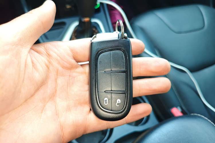 Used Jeep Cherokee 2019 2.0L 2WD Premium Edition China VI Vehicle Key