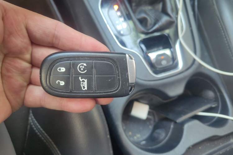 Used Jeep Cherokee 2019 2.0T Four-Wheel Drive Exploration Edition + Autonomous Driving Smart Package China V Vehicle Key