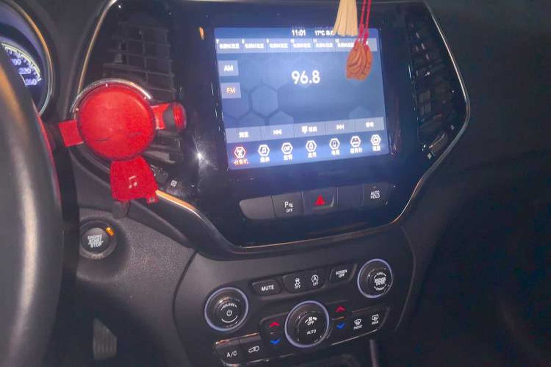 Used Jeep Cherokee 2019 2.0T Two-Wheel Drive Smart Enjoyment Version China VI Audio And AC Panel