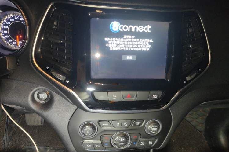 Used Jeep Cherokee 2019 2.0L 2WD Premium Edition China VI Audio And AC Panel