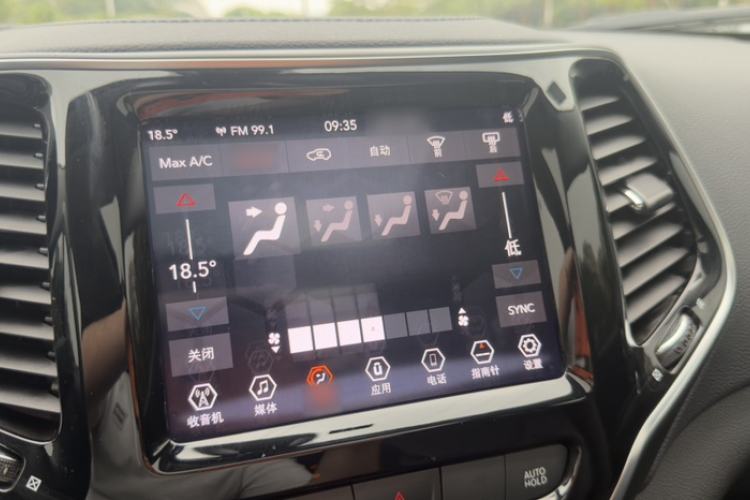 Used Jeep Cherokee 2019 2.0T Two-Wheel Drive Smart Enjoyment Version China VI Audio And AC Panel