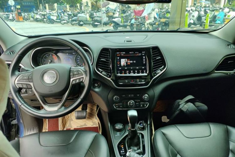 Used Jeep Cherokee 2019 2.0T Four-Wheel Drive Explorer Edition + Autonomous Driving Smart Package China VI Center Console