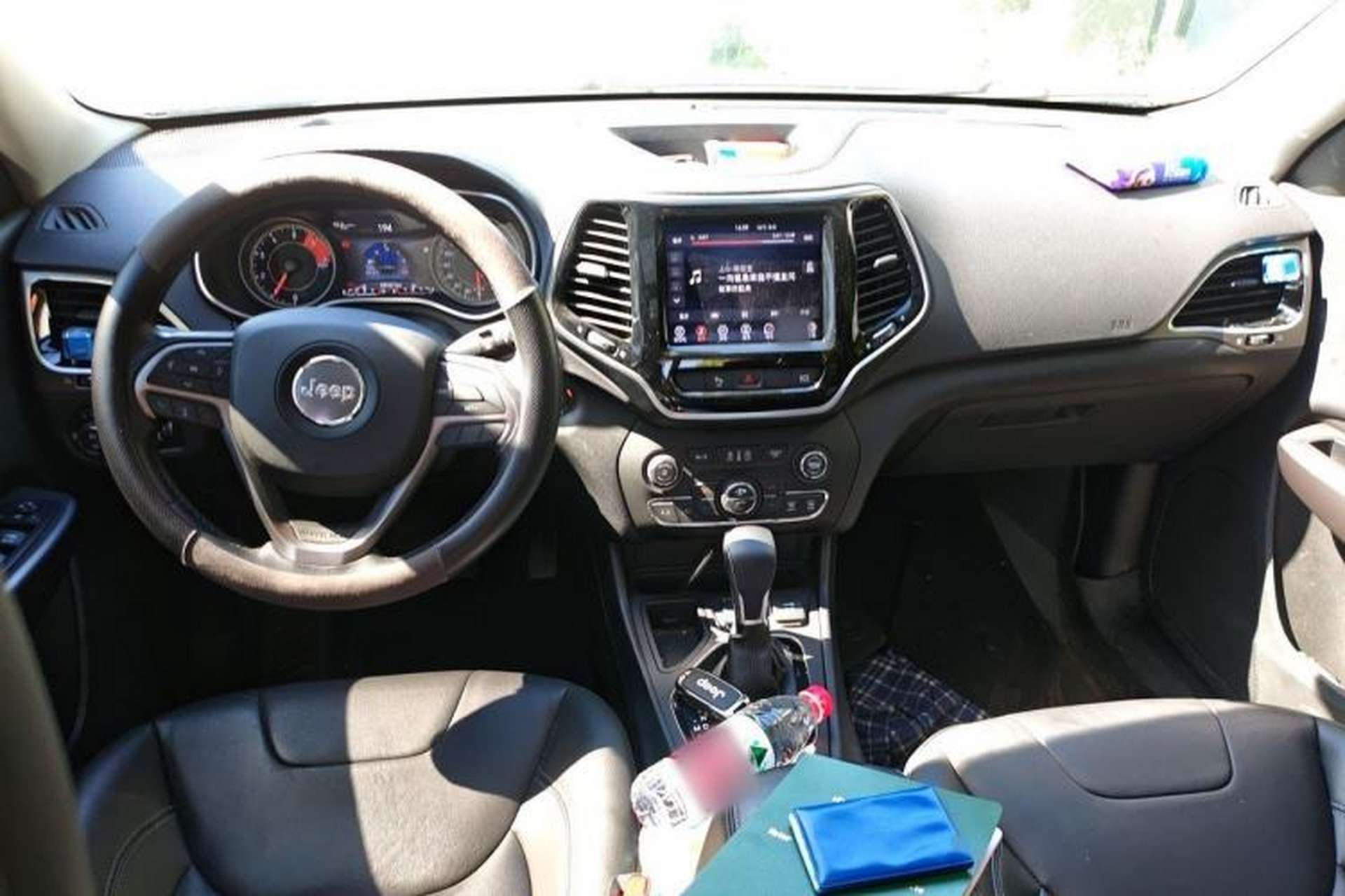 Used Jeep Cherokee 2019 2.0L 2WD Premium Edition China VI Center Console