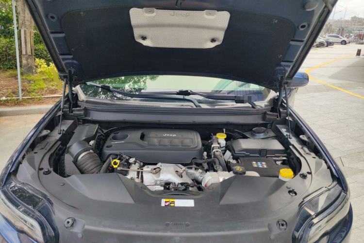 Used Jeep Cherokee 2019 2.0T Four-Wheel Drive Explorer Edition + Autonomous Driving Smart Package China VI Engine Bay
