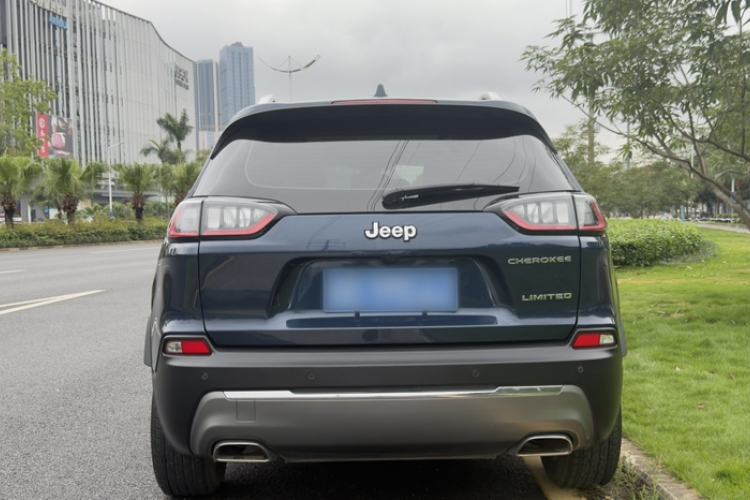 Used Jeep Cherokee 2019 2.0T Two-Wheel Drive Smart Enjoyment Version China VI Exterior 4