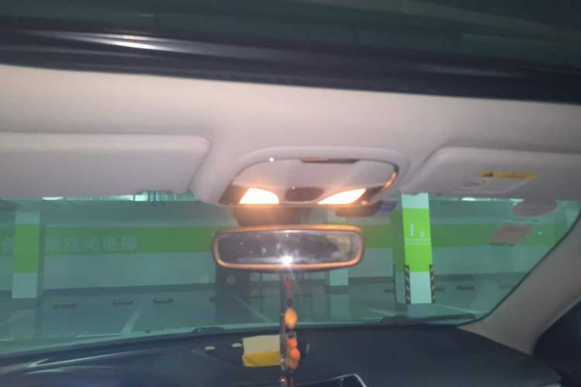 Used Jeep Cherokee 2019 2.0T Two-Wheel Drive Smart Enjoyment Version China VI Headliner