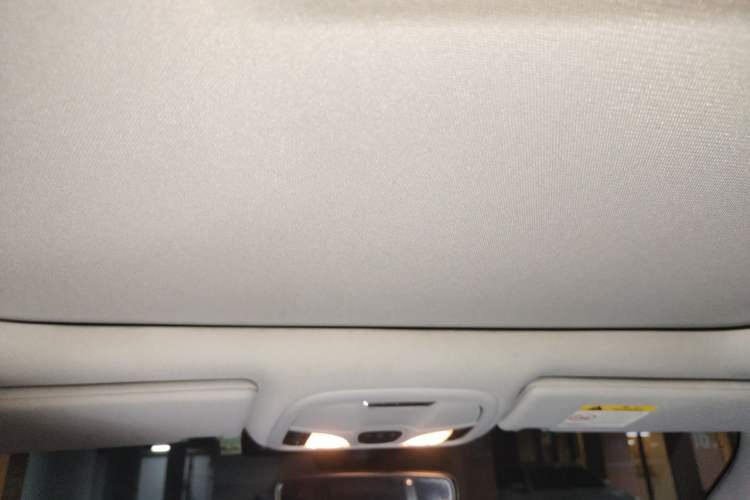 Used Jeep Cherokee 2019 2.0L 2WD Premium Edition China VI Headliner