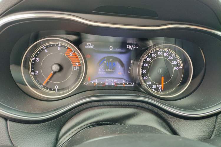 Used Jeep Cherokee 2019 2.0T Four-Wheel Drive Explorer Edition + Autonomous Driving Smart Package China VI Instrument Cluster