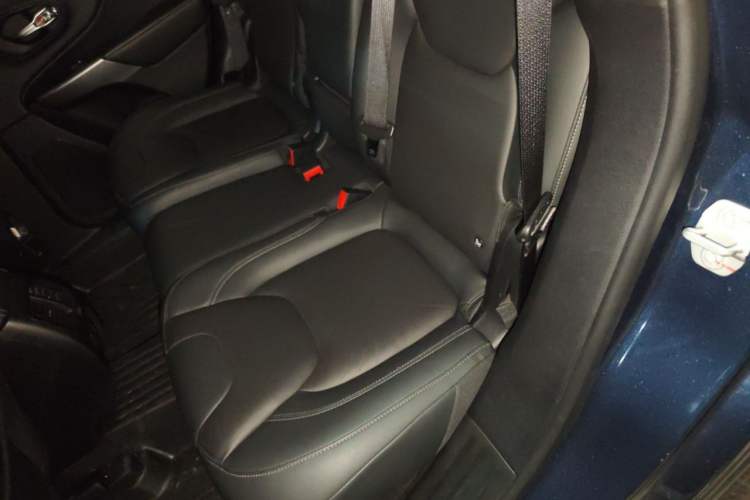 Used Jeep Cherokee 2019 2.0T Four-Wheel Drive Explorer Edition China V Left Rear Seat