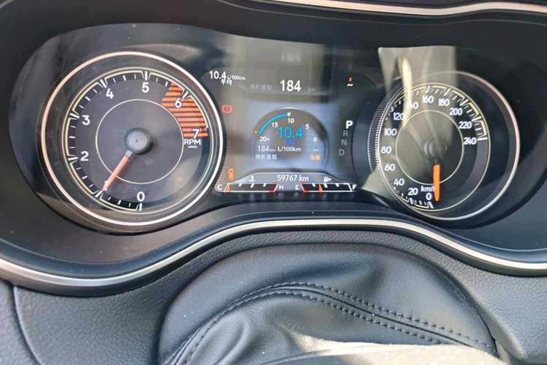 Used Jeep Cherokee 2019 2.0L 2WD Premium Edition China VI Odometer Close Up