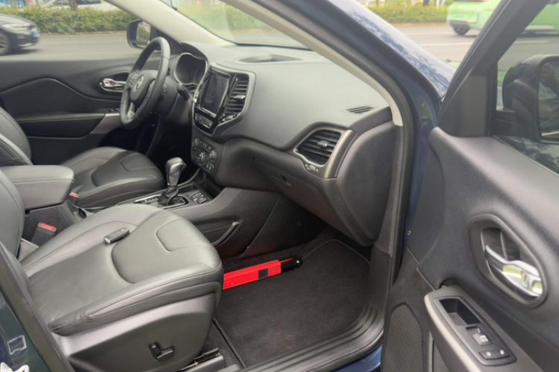 Used Jeep Cherokee 2019 2.0T Two-Wheel Drive Smart Enjoyment Version China VI Right Front Seat