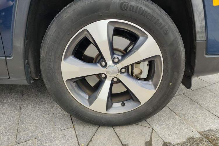 Used Jeep Cherokee 2019 2.0T Four-Wheel Drive Explorer Edition + Autonomous Driving Smart Package China VI Right Front Wheel Hub