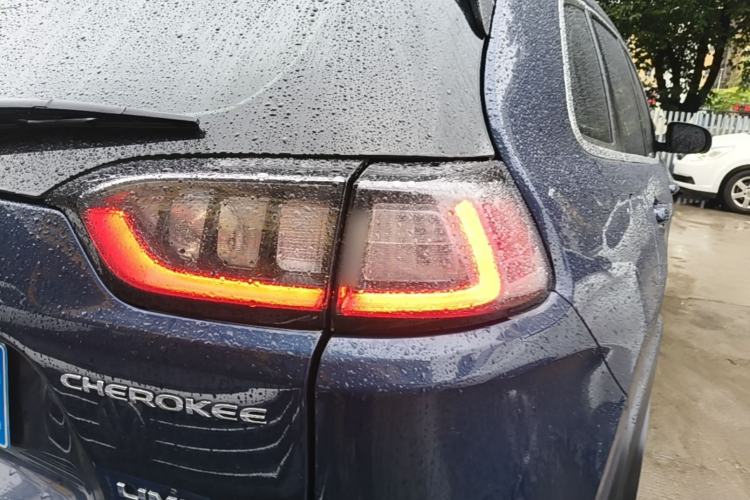 Used Jeep Cherokee 2019 2.0T Two-Wheel Drive Smart Enjoyment Version China VI Right Rear Taillight