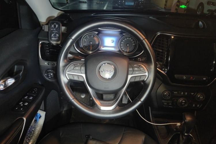 Used Jeep Cherokee 2019 2.0L 2WD Premium Edition China VI Steering Wheel