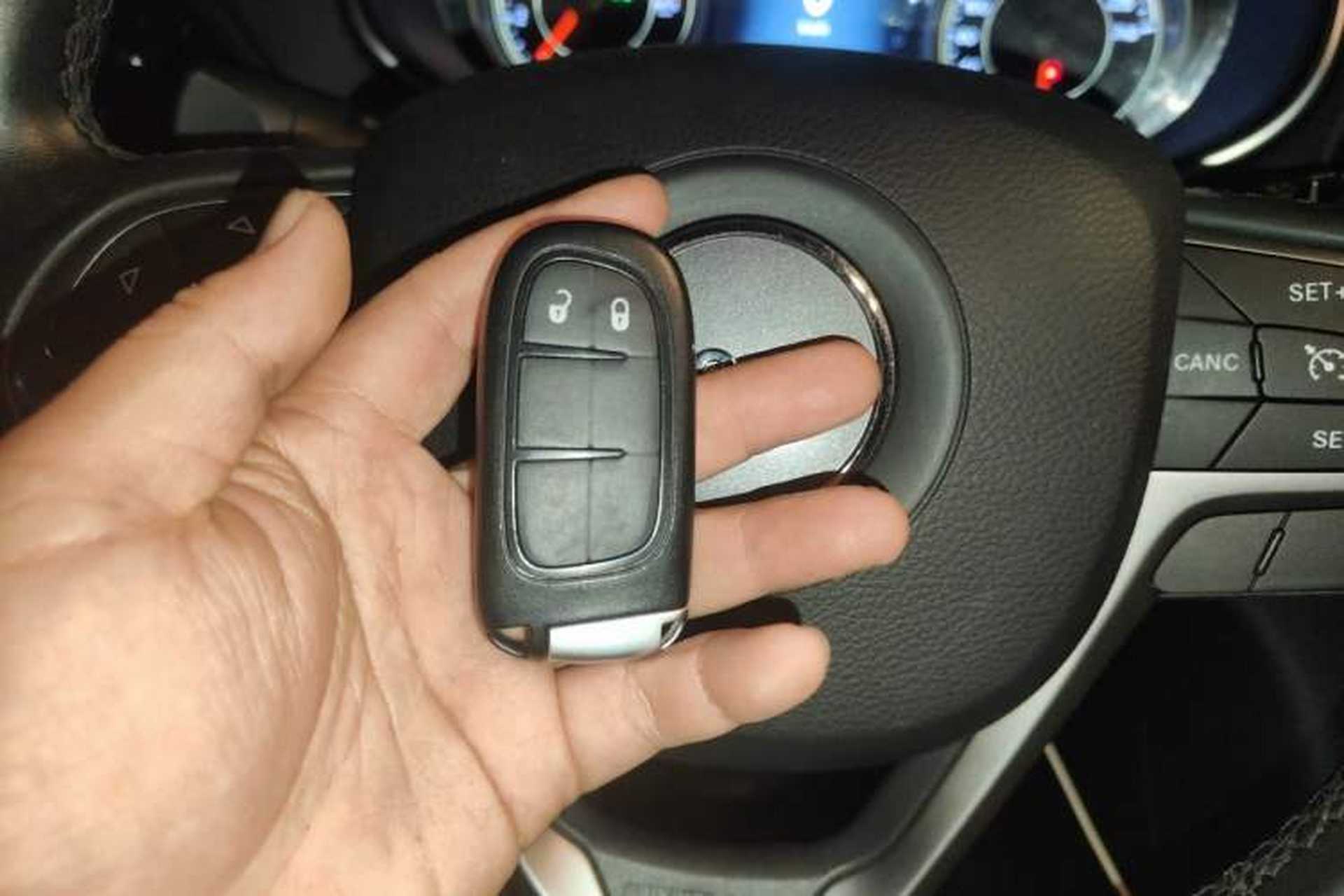 Used Jeep Cherokee 2019 2.0L 2WD Premium Edition China VI Vehicle Key