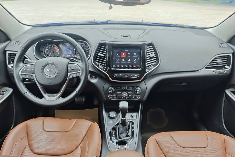 Used Jeep Cherokee 2019 2.0T Four-Wheel Drive All-Round Version China VI Center Console