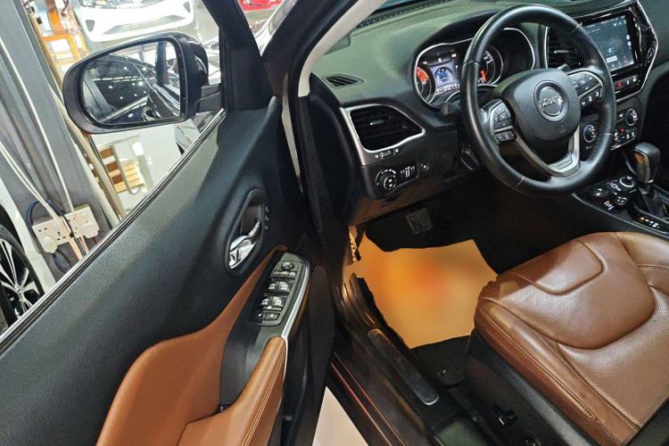 Used Jeep Cherokee 2019 2.0T Four-Wheel Drive All-Round Version China VI Driver Seat
