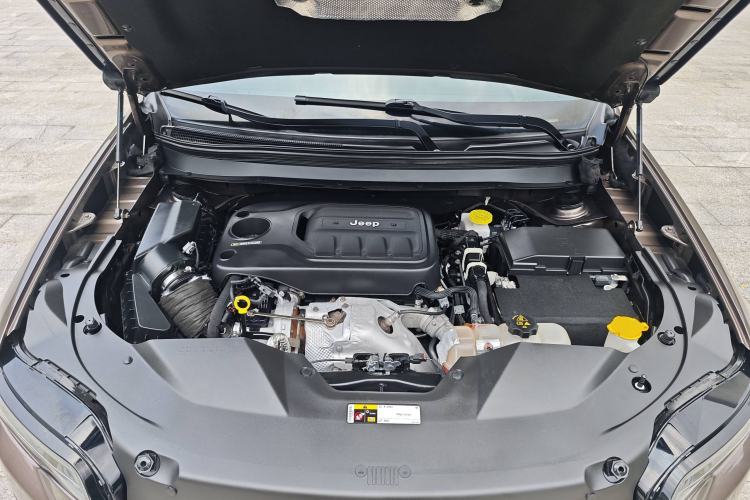 Used Jeep Cherokee 2019 2.0T Four-Wheel Drive All-Round Version China VI Engine Bay