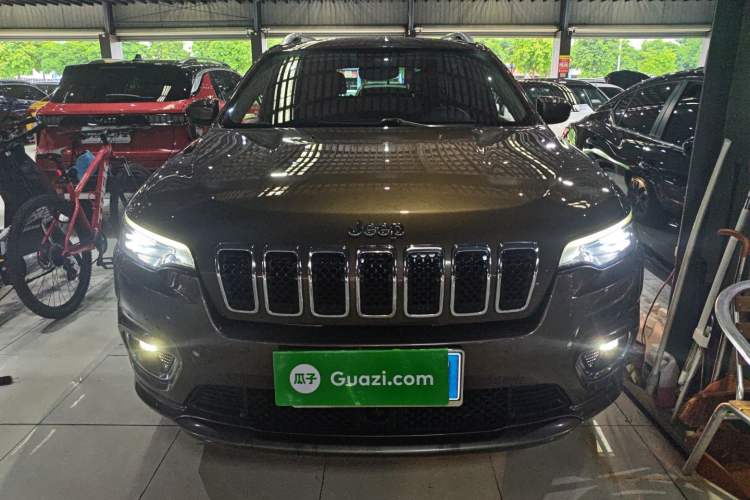 Used Jeep Cherokee 2019 2.0T Four-Wheel Drive All-Round Version China VI Front