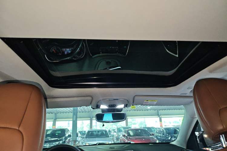 Used Jeep Cherokee 2019 2.0T Four-Wheel Drive All-Round Version China VI Headliner