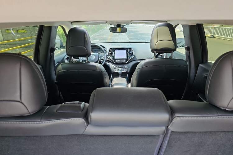Used Jeep Cherokee 2019 2.0T Four-Wheel Drive All-Round Version China VI Interior 10
