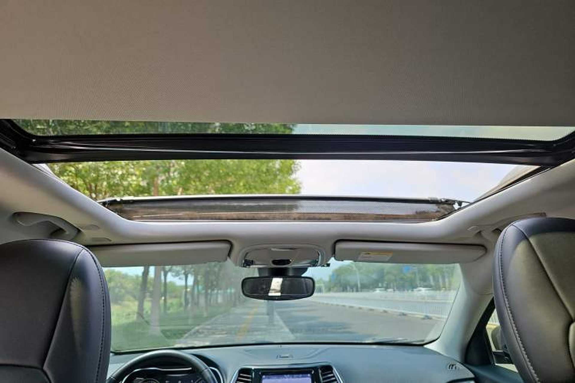 Used Jeep Cherokee 2019 2.0T Four-Wheel Drive All-Round Version China VI Interior 4