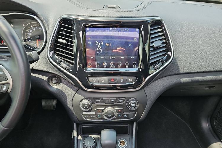 Used Jeep Cherokee 2019 2.0T Four-Wheel Drive All-Round Version China VI Interior 6