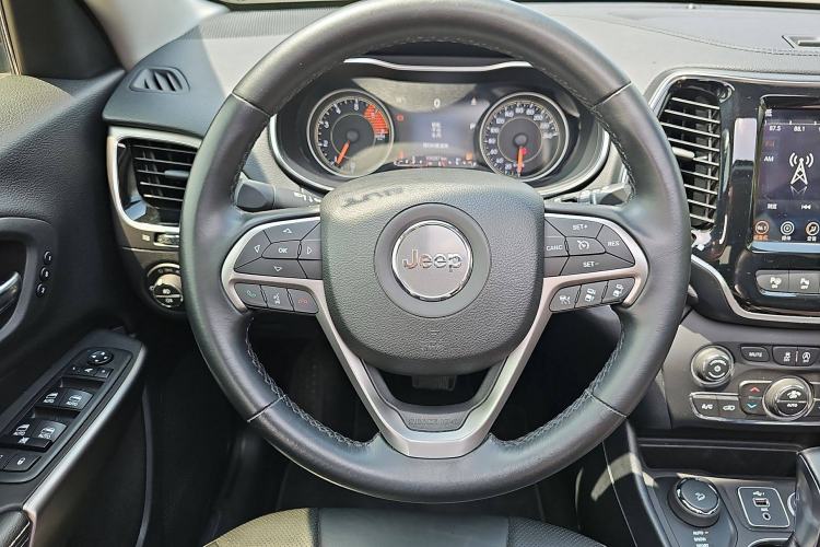 Used Jeep Cherokee 2019 2.0T Four-Wheel Drive All-Round Version China VI Interior 7