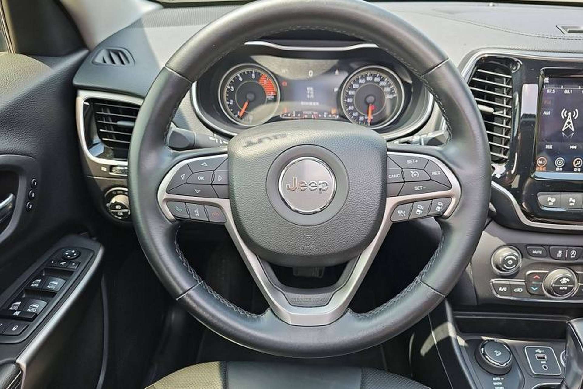 Used Jeep Cherokee 2019 2.0T Four-Wheel Drive All-Round Version China VI Interior 7