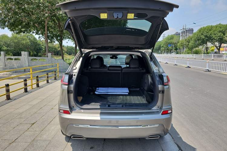 Used Jeep Cherokee 2019 2.0T Four-Wheel Drive All-Round Version China VI Interior 8
