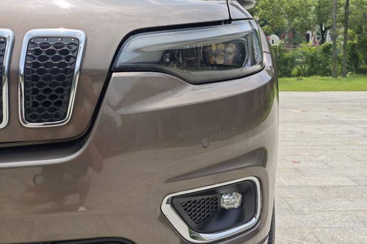 Used Jeep Cherokee 2019 2.0T Four-Wheel Drive All-Round Version China VI Left Front Headlight