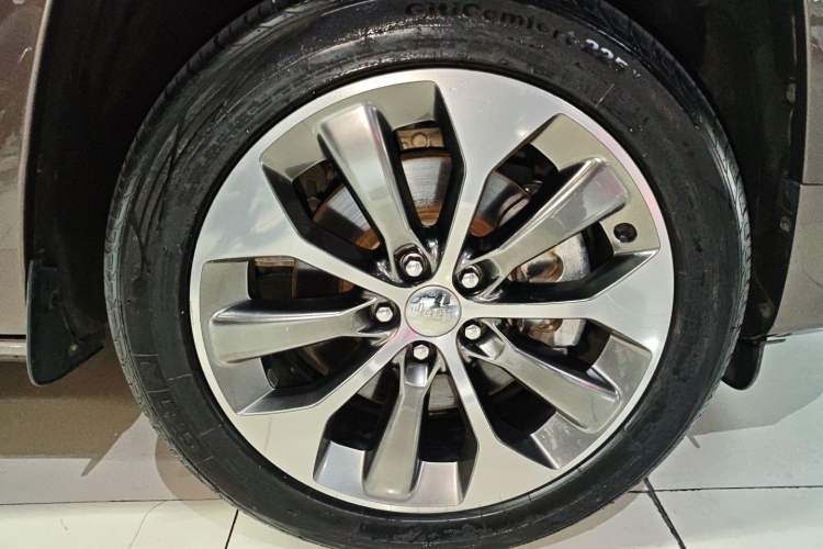 Used Jeep Cherokee 2019 2.0T Four-Wheel Drive All-Round Version China VI Left Front Wheel Hub