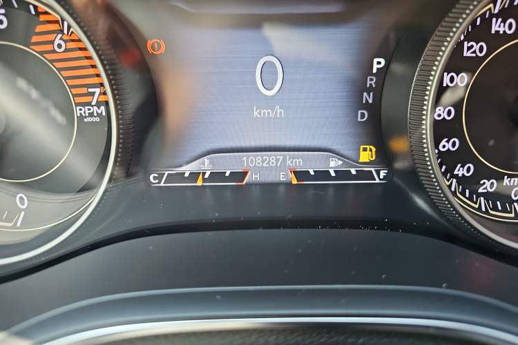 Used Jeep Cherokee 2019 2.0T Four-Wheel Drive All-Round Version China VI Odometer Close Up