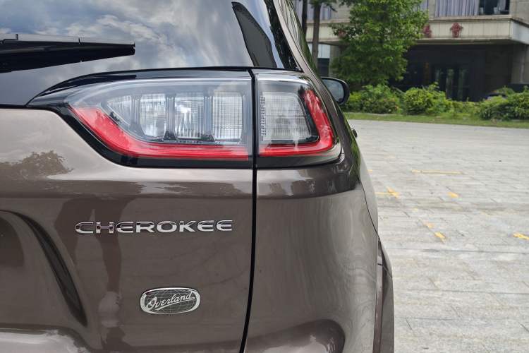 Used Jeep Cherokee 2019 2.0T Four-Wheel Drive All-Round Version China VI Right Rear Taillight