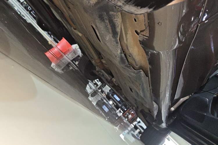 Used Jeep Cherokee 2019 2.0T Four-Wheel Drive All-Round Version China VI Right Side Sill