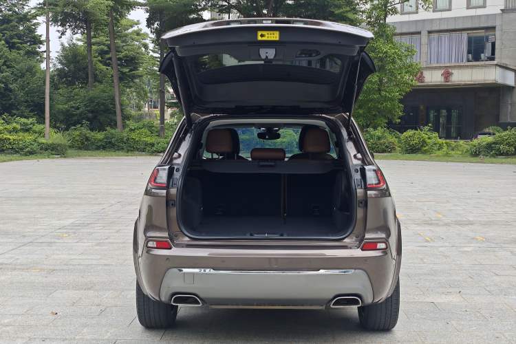 Used Jeep Cherokee 2019 2.0T Four-Wheel Drive All-Round Version China VI Trunk