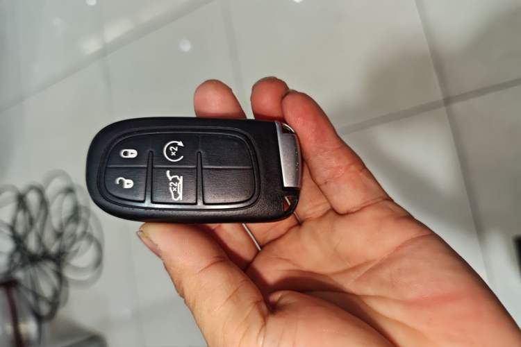 Used Jeep Cherokee 2019 2.0T Four-Wheel Drive All-Round Version China VI Vehicle Key