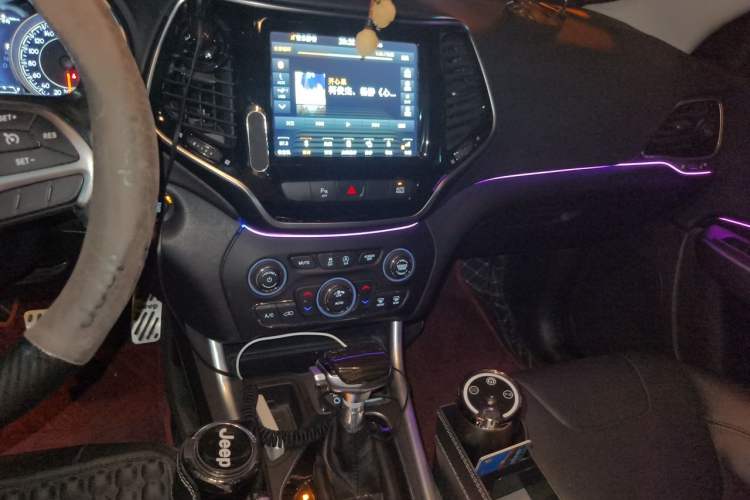 Used Jeep Cherokee 2019 2.0T 2WD Enjoyment Edition China V Audio And AC Panel