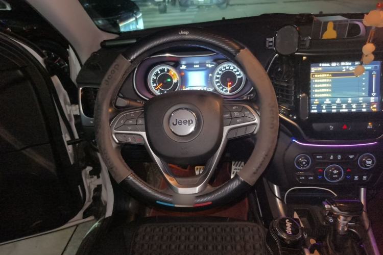 Used Jeep Cherokee 2019 2.0T 2WD Enjoyment Edition China V Steering Wheel