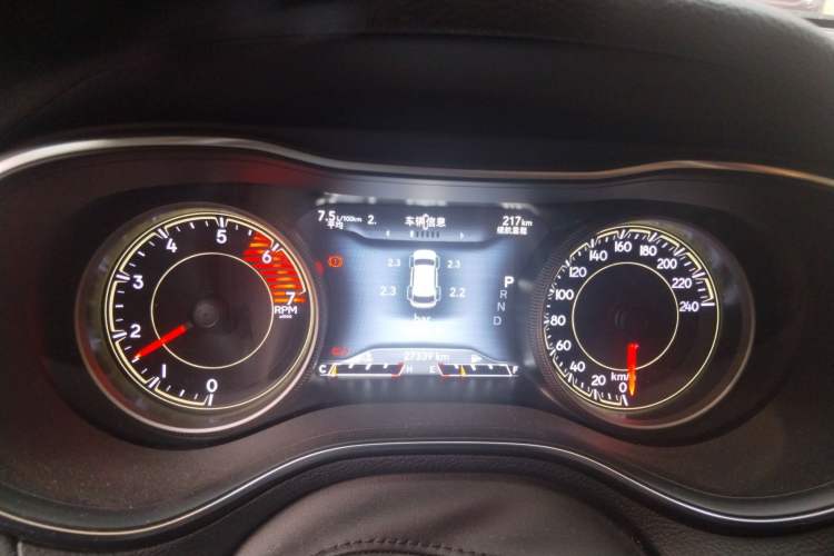 Used Jeep Cherokee 2019 2.0T Four-Wheel Drive Exploration Edition + Autonomous Driving Smart Package China V Instrument Cluster