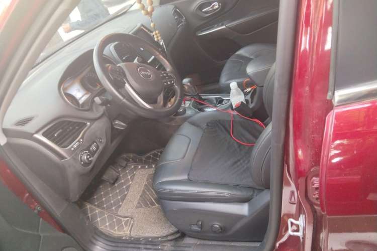Used Jeep Cherokee 2019 2.0T Four-Wheel Drive Exploration Edition + Autonomous Driving Smart Package China V Left Front Seat