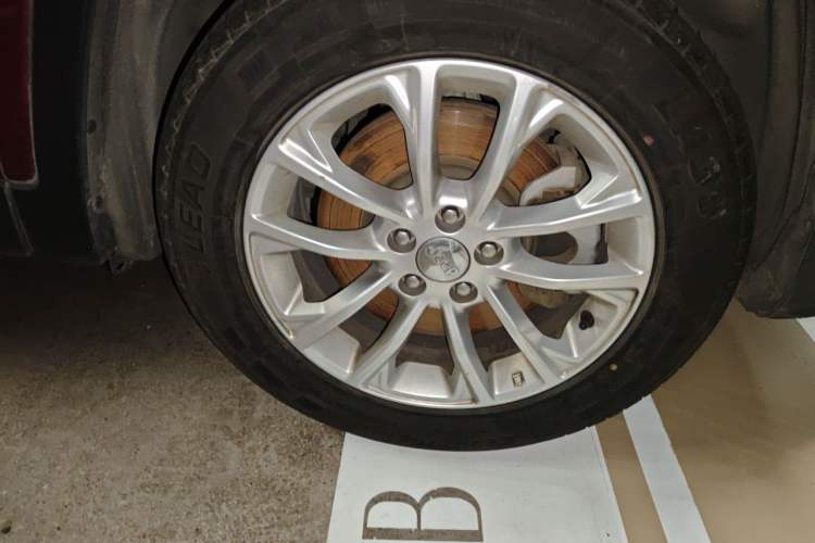 Used Jeep Cherokee 2019 2.0T Two-Wheel Drive Smart Enjoyment Version China VI Right Front Wheel Hub