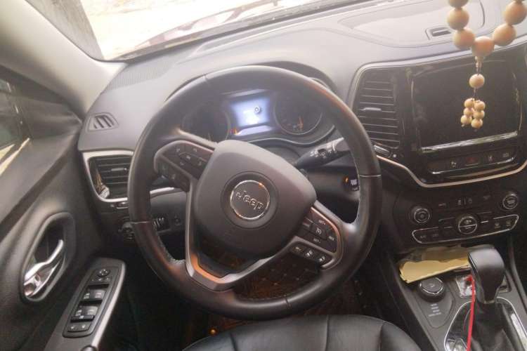 Used Jeep Cherokee 2019 2.0T Four-Wheel Drive Exploration Edition + Autonomous Driving Smart Package China V Steering Wheel