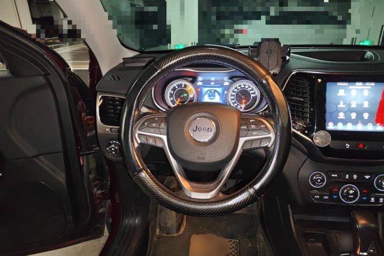 Used Jeep Cherokee 2019 2.0T Two-Wheel Drive Smart Enjoyment Version China VI Steering Wheel