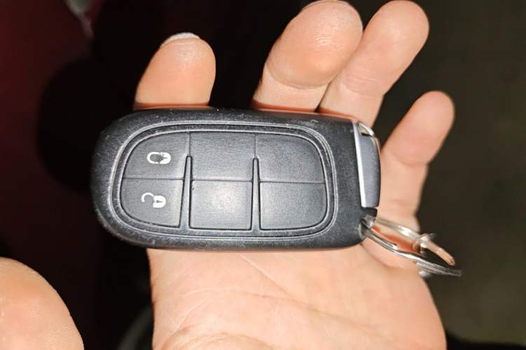 Used Jeep Cherokee 2019 2.0T Two-Wheel Drive Smart Enjoyment Version China VI Vehicle Key