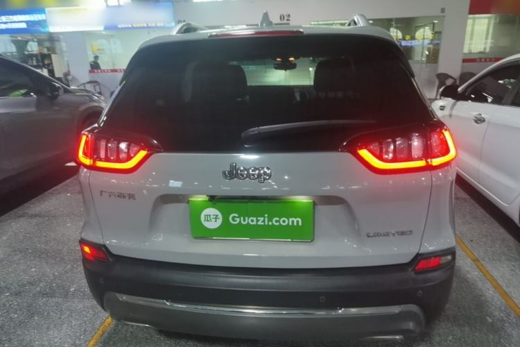 Used Jeep Cherokee 2019 2.0T Two-Wheel Drive Smart Enjoyment Version China VI Rear